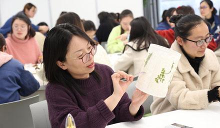 以春為名，海星女神，共赴花事，三·八婦女節快樂(lè )！